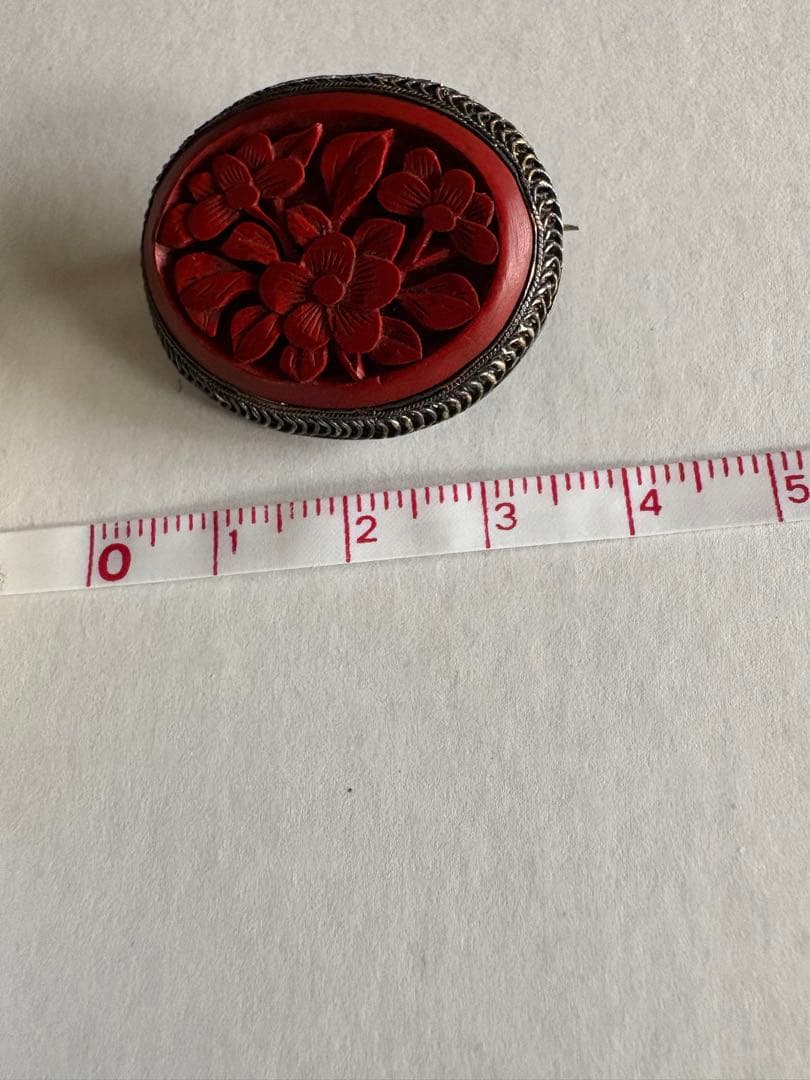 堆朱　漆　花彫刻　ブローチ，ビンテージ　中国アンティーク
