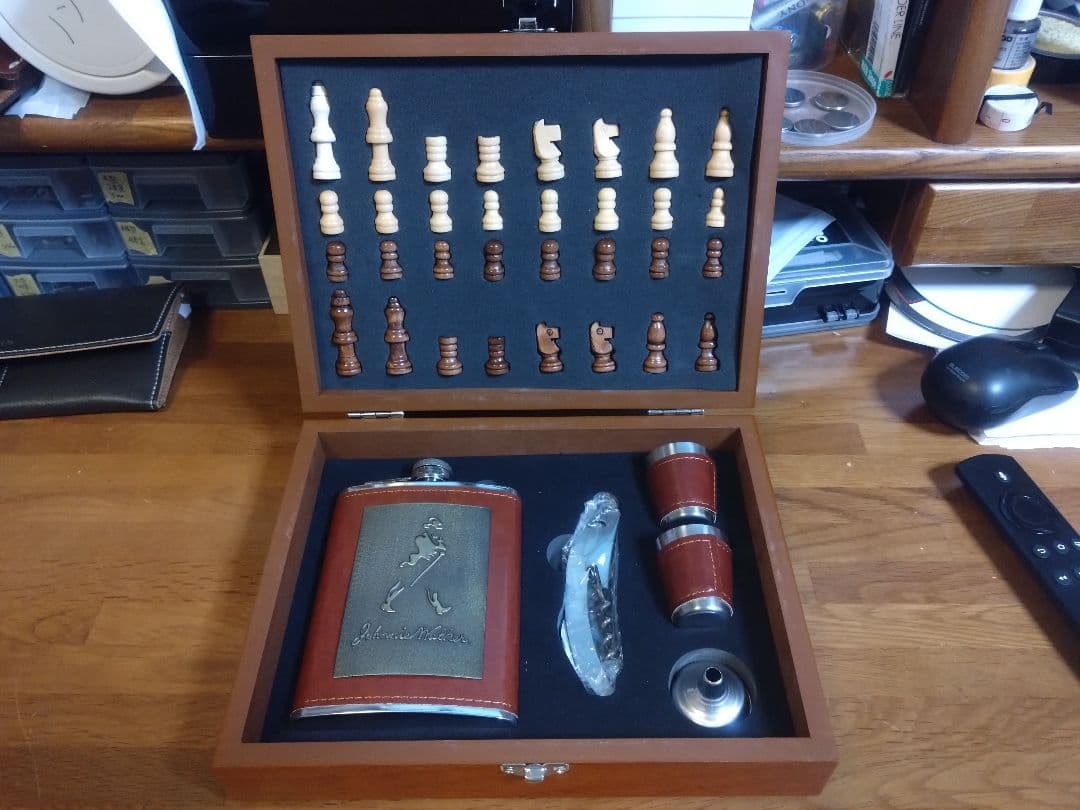 【未使用品】ジョニーウォーカー　スキットル＆チェスセット
