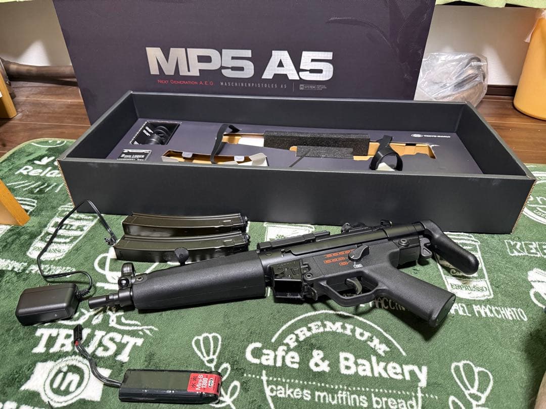 東京マルイ MP5A5 次世代電動ガン バッテリー 充電器付き