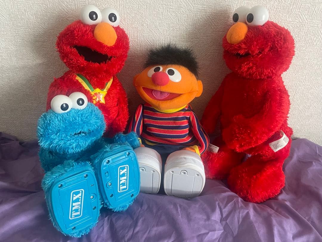 セサミストリートくすぐりエルモクッキーモンスターアーニー男の子動くぬいぐるみ置物