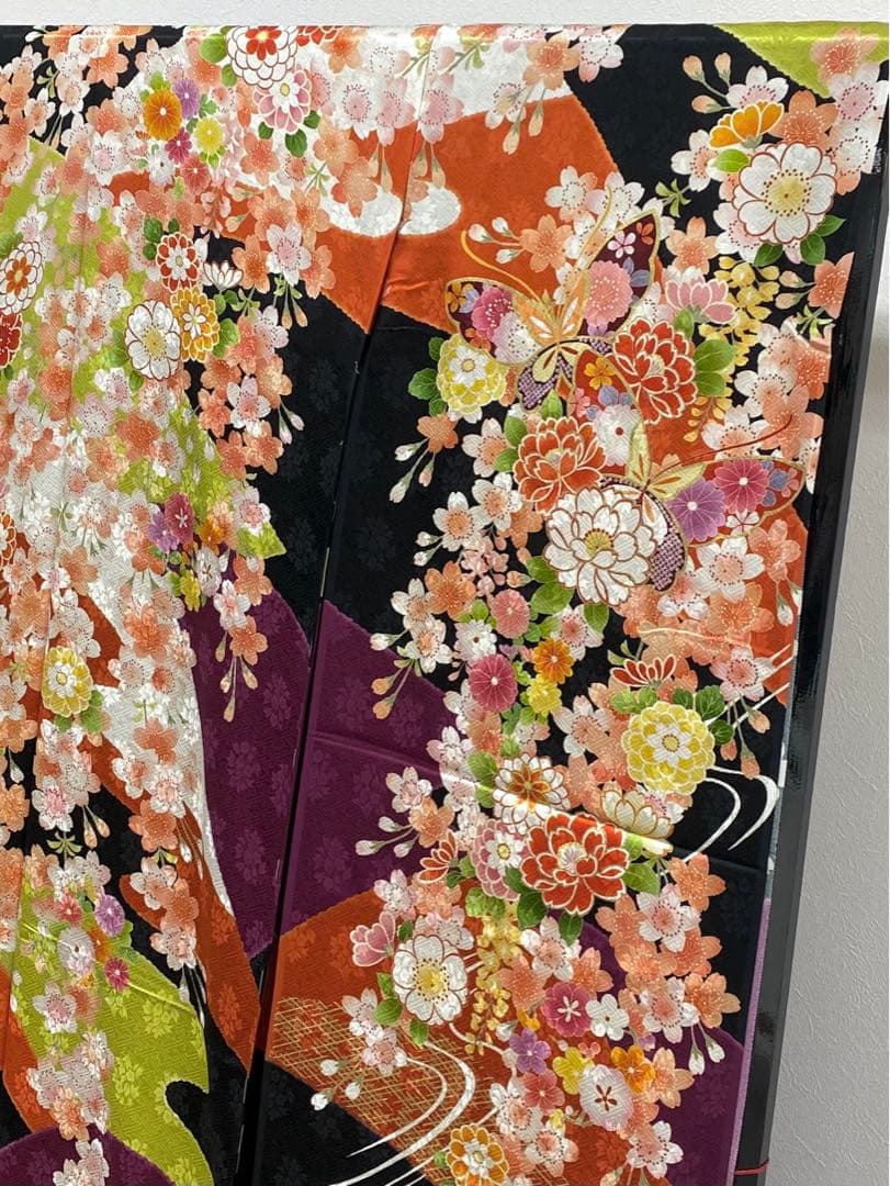 振袖 仮絵羽 刺繍 金彩 紋意匠 正絹 未仕立て品 八掛付き