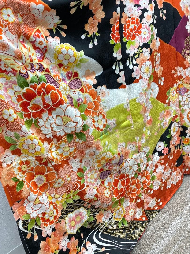 振袖 仮絵羽 刺繍 金彩 紋意匠 正絹 未仕立て品 八掛付き