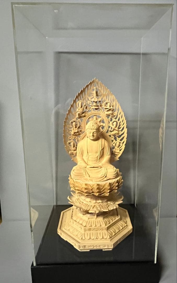 仏像　柘植　木彫　座釈迦　台座付　飛天光背　アクリルケース付き　18