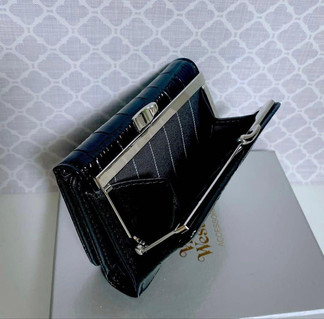 【新作☆内側に素敵な柄】新品 ヴィヴィアン・ウエストウッド 三折り財布 黒