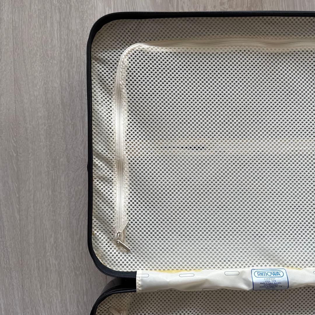 人気モデル　リモワ サルサエアー 33〜34L 4輪 機内持ち込み可能　正規品