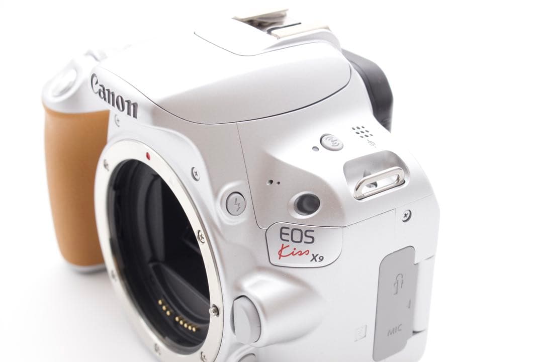 ゲリラセール！ほぼ新品❣️Canon EOS Kiss X9 ダブルレンズシルバー