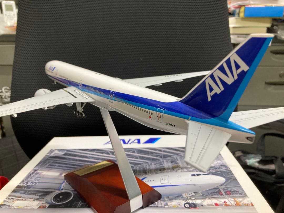 ANA Boeing 777 - 300ER モデル 1/200