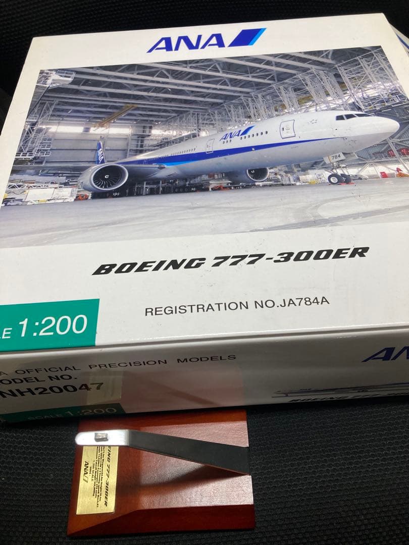 ANA Boeing 777 - 300ER モデル 1/200