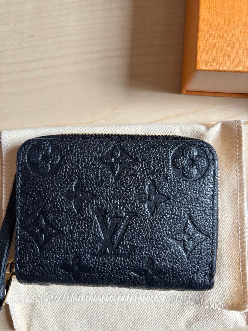 Louis Vuitton ルイヴィトン ジッピーパースアンプラント黒