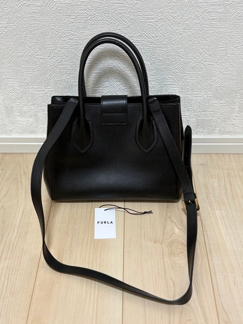 美品★FURLA レザーショルダーバッグ ブラック 黒 ワンタッチかんたん開閉
