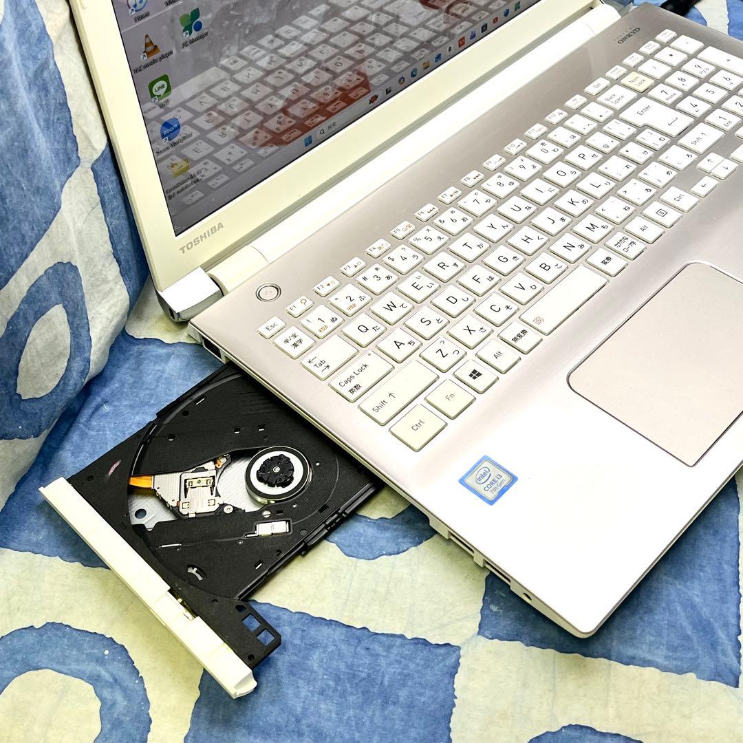 快適SSD☆お洒落ゴールドノートパソコン♪第7世代！カメラ付！Windows11