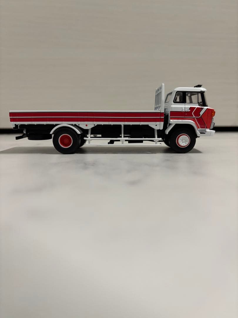 リミテッドヴィンテージ LV-N44d 日野KB324型トラック（白/赤）