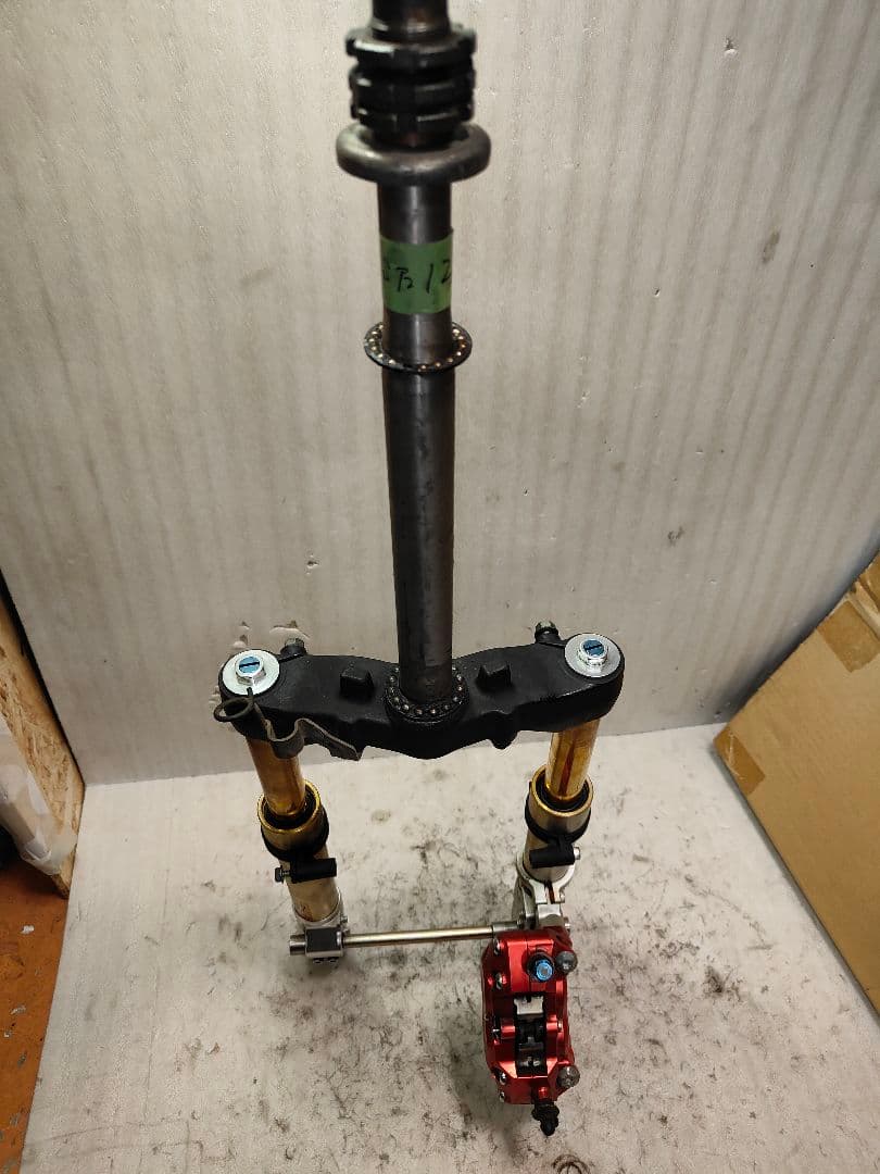 シグナスX 用 30パイ RPMレーシング製フォーク ラジアルキャリパー付き