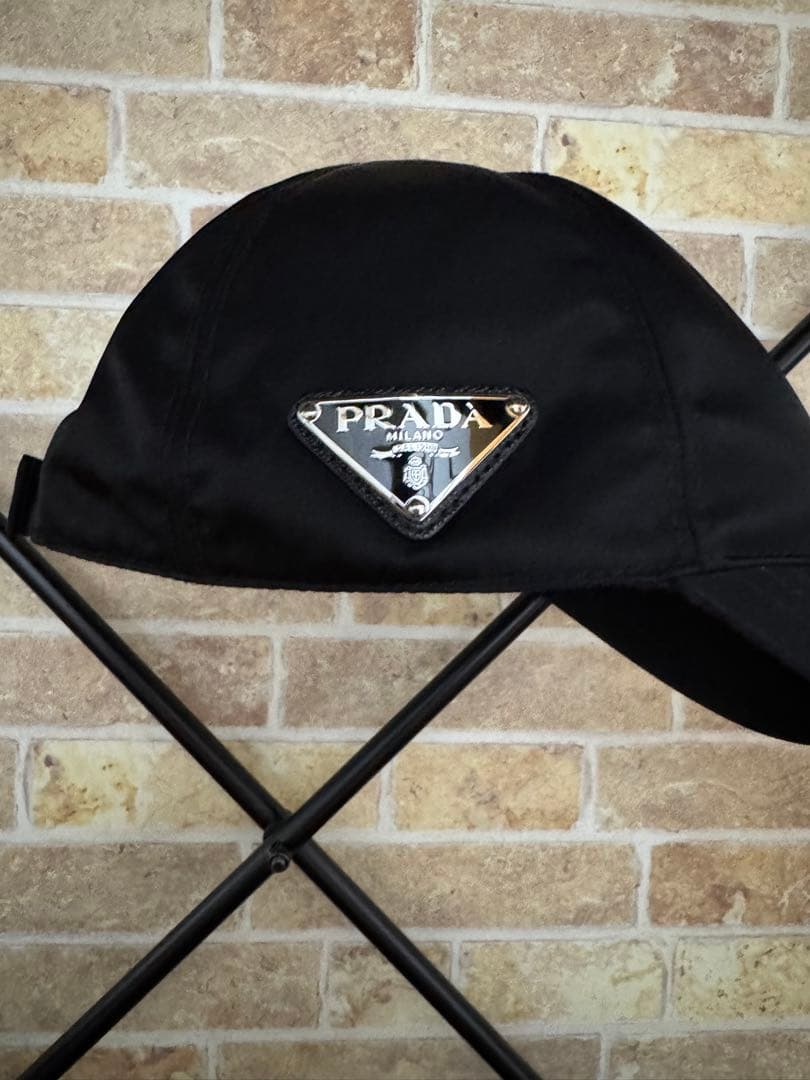 PRADA ブラック ベースボールキャップ