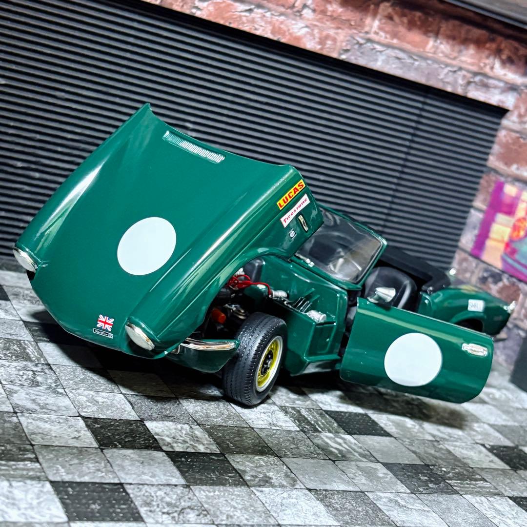 ワンオフカスタム 1/18 SunStar トライアンフ スピットファイアMKⅣ