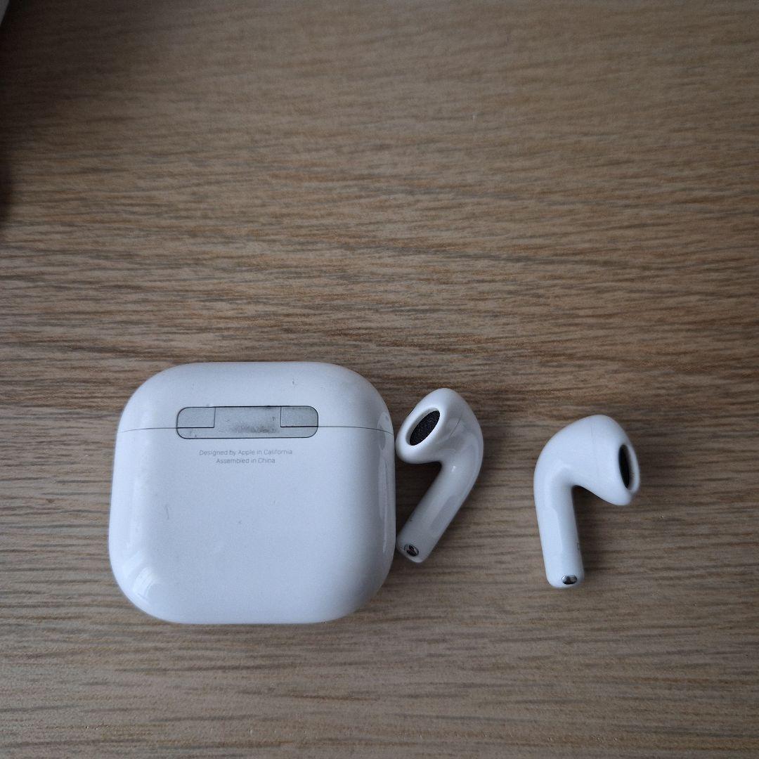 ​【純正】Apple AirPods 4 ノイズキャンセリング搭載