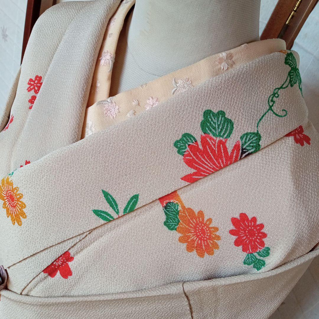 4055未使用美品　紅型　縮緬　中振袖　袷　ベージュで可愛い!