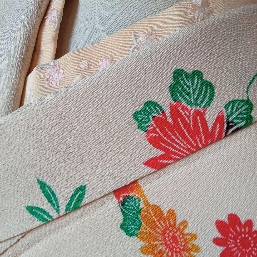 4055未使用美品　紅型　縮緬　中振袖　袷　ベージュで可愛い!