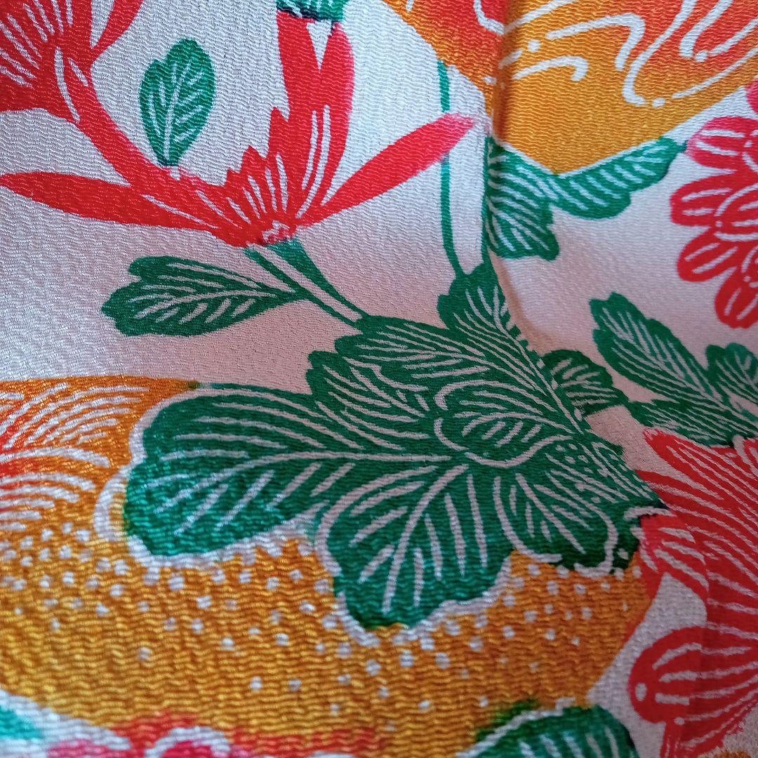 4055未使用美品　紅型　縮緬　中振袖　袷　ベージュで可愛い!