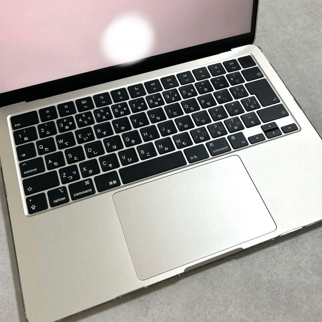 13インチMacBook Air M2チップ　スターライト