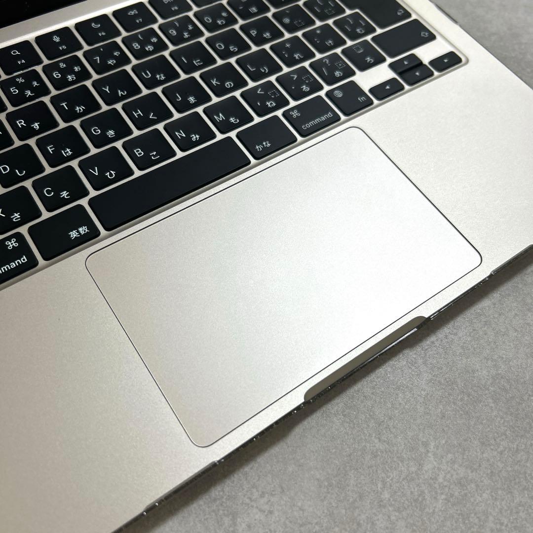 13インチMacBook Air M2チップ　スターライト
