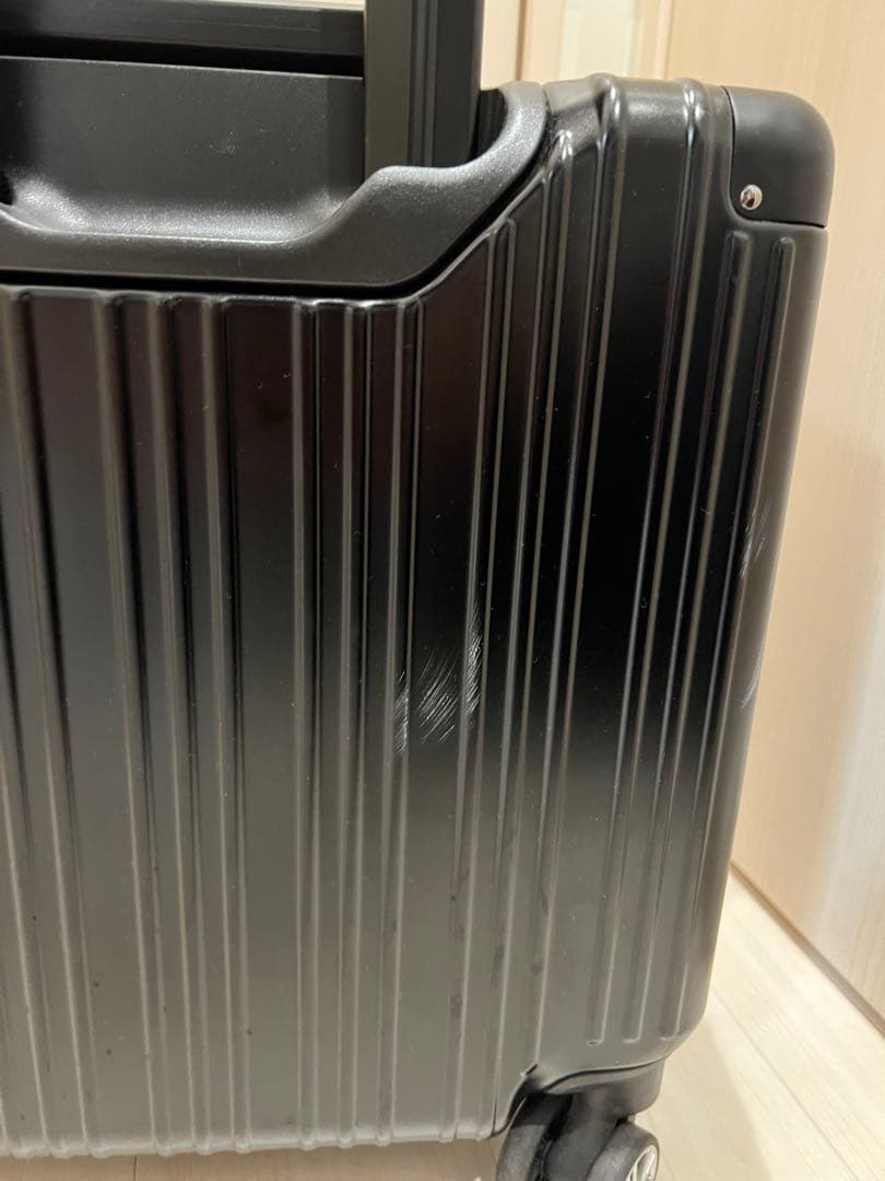 TAKEO KIKUCHI ブラックキャリーケース