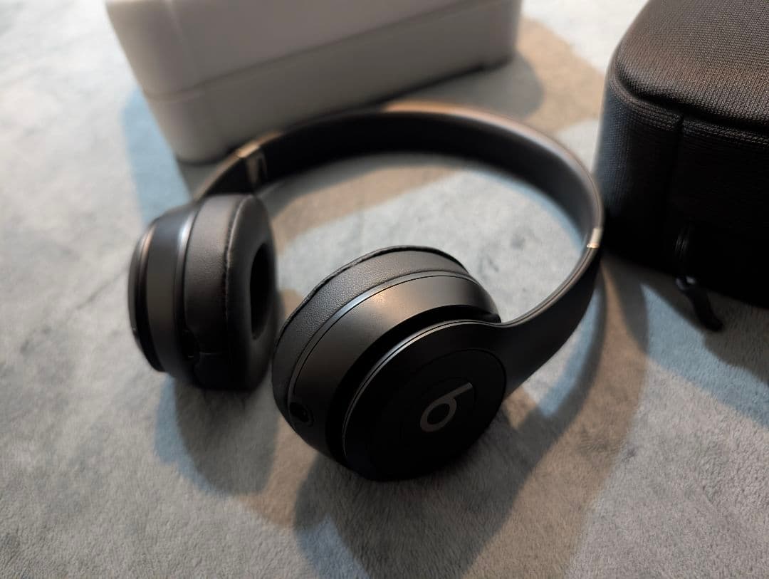 Beats Solo 4 ブラック