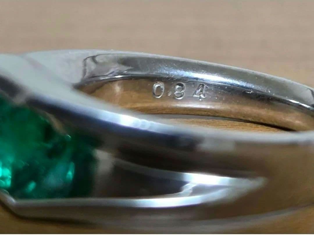 プラチナ900 天然エメラルドリング