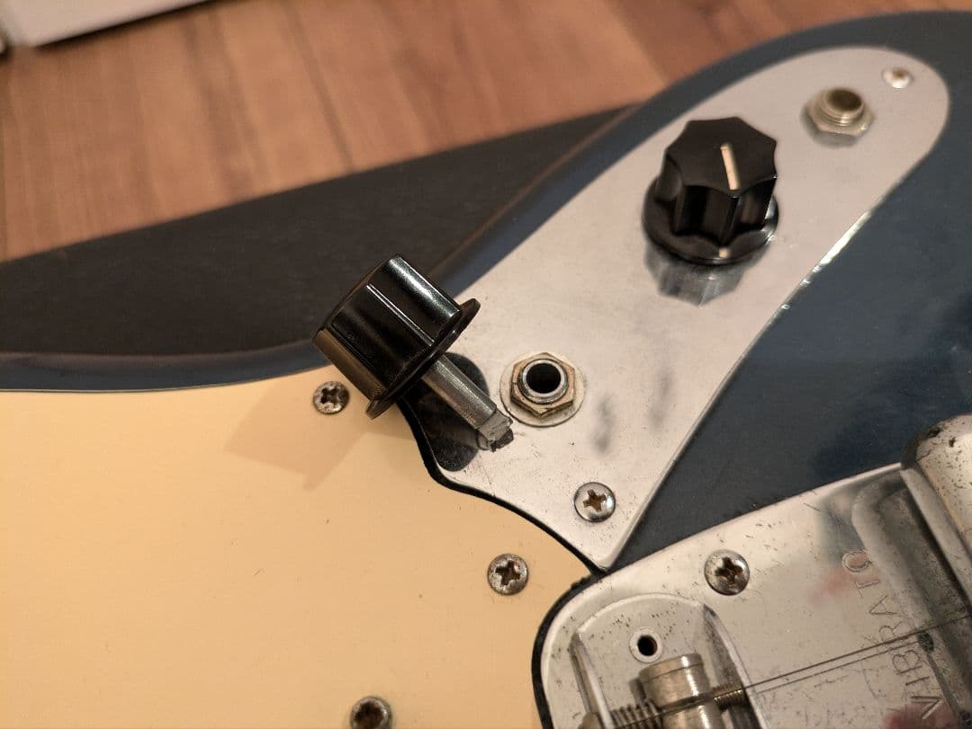 Fender Mustang エレキギター 　ムスタング＋ハードケース　ジャンク