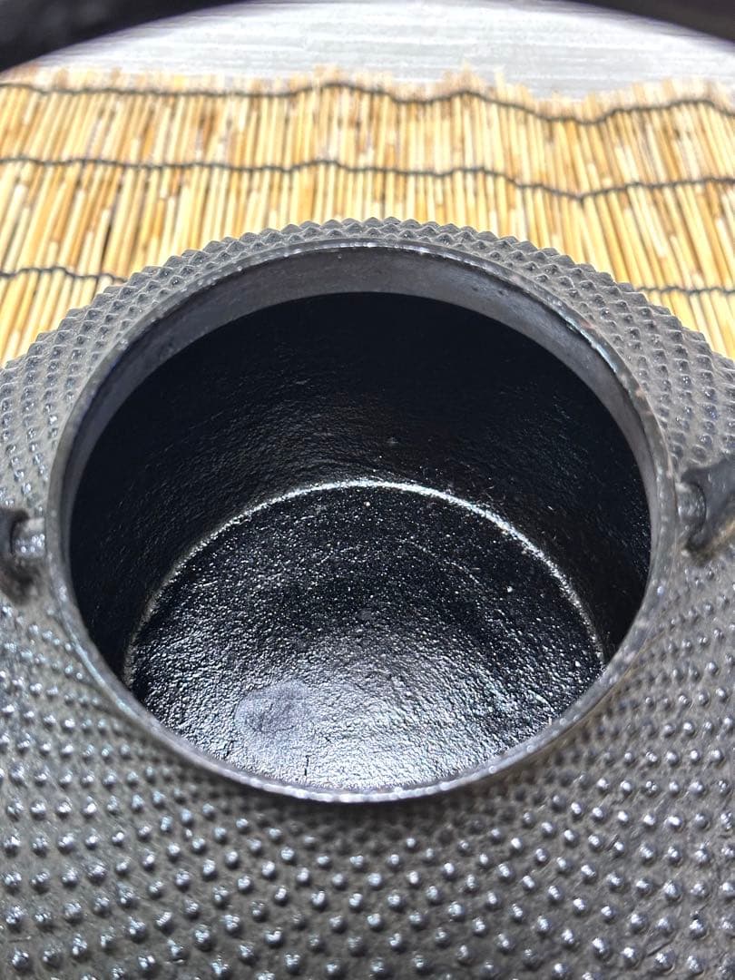 新品、栞、タグ付　南部文秀堂販売 南部耕分堂造　千鳥型アラレ　南部鉄瓶　南部鉄器