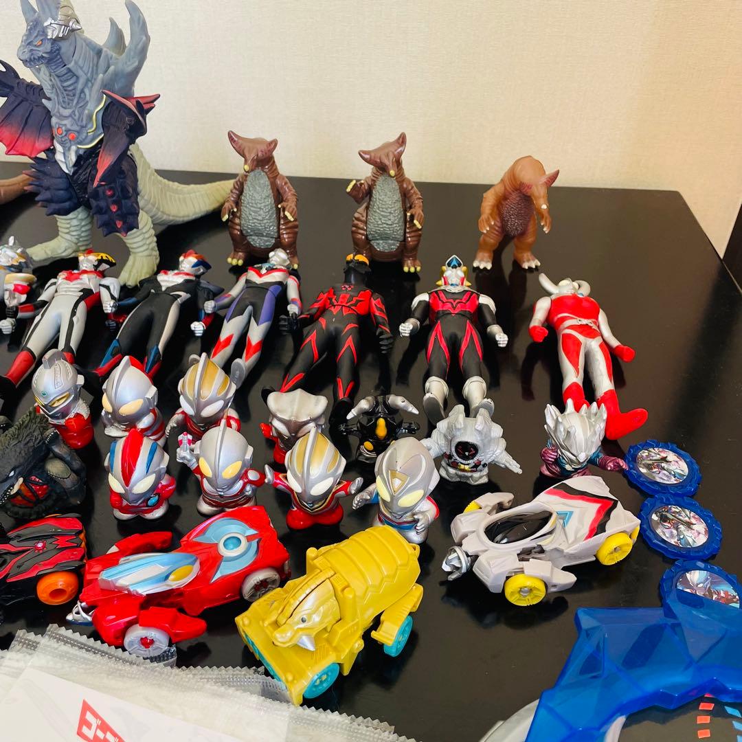 55個　ウルトラマン　フィギュア　怪獣　シール　ソフビ　まとめ売り
