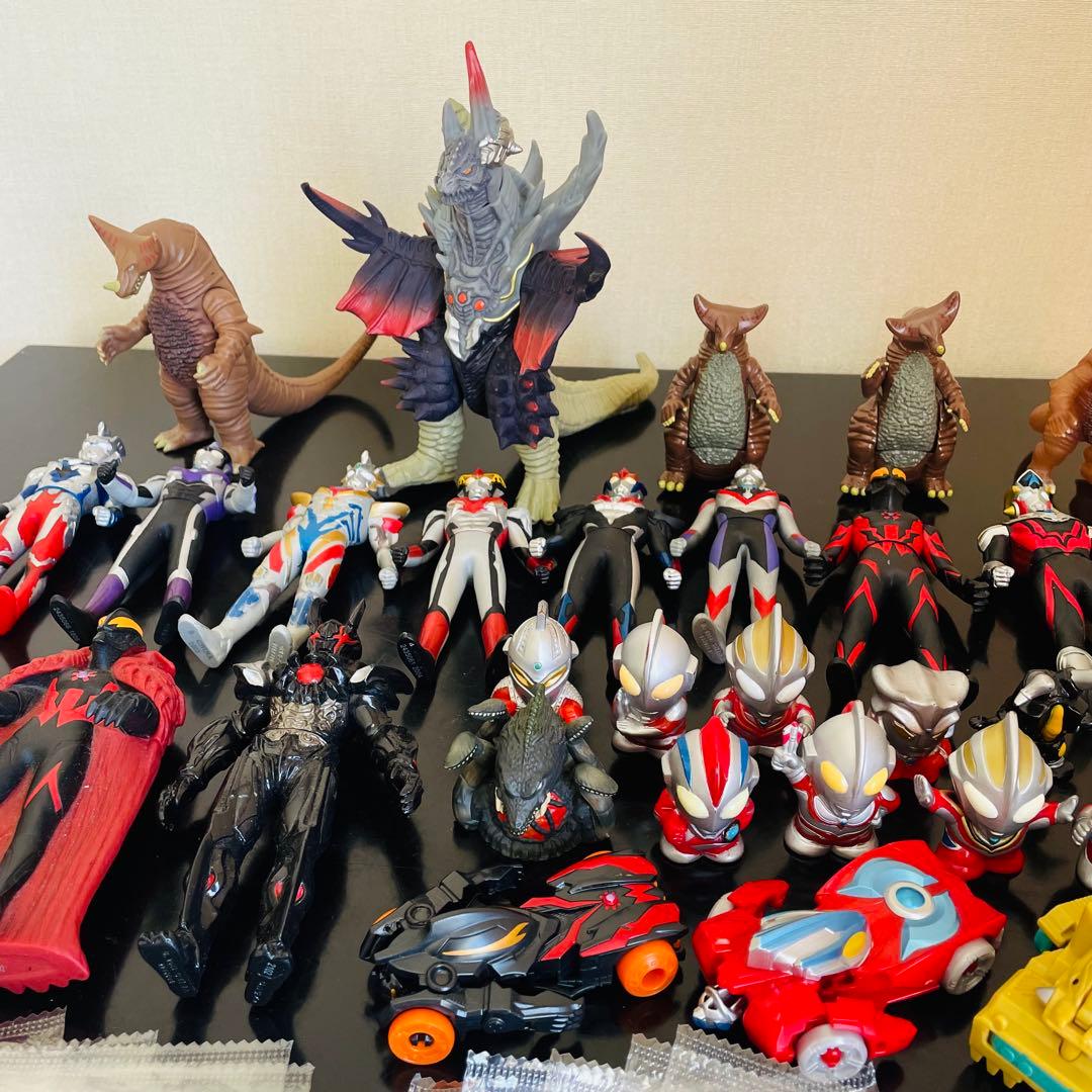 55個　ウルトラマン　フィギュア　怪獣　シール　ソフビ　まとめ売り