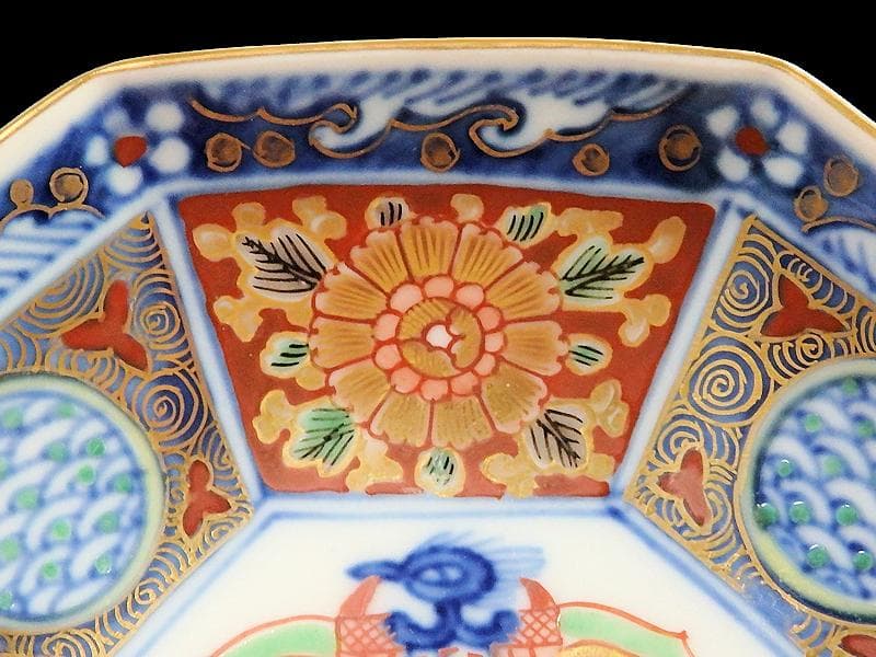 大聖寺伊万里　金襴手　描分　花に青海波八角５寸皿　２枚　D931AS-CRx