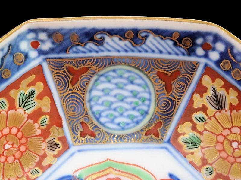 大聖寺伊万里　金襴手　描分　花に青海波八角５寸皿　２枚　D931AS-CRx
