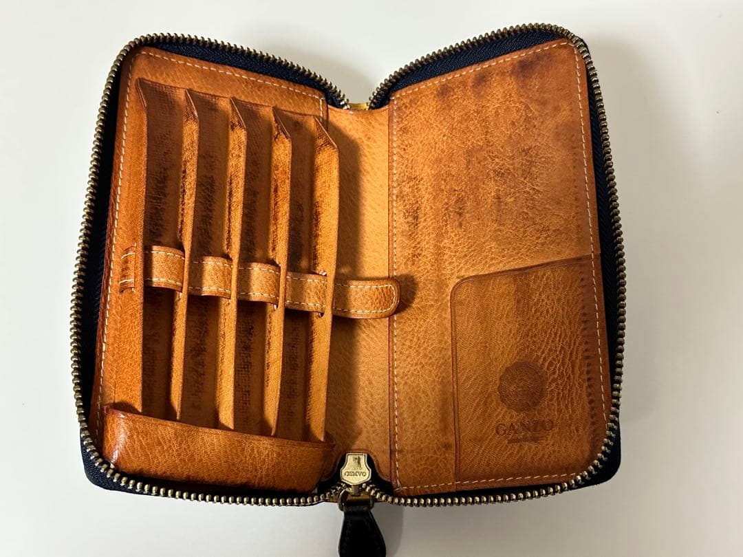 ガンゾ　シンブライドル　ファスナー付き4本差しペンケース