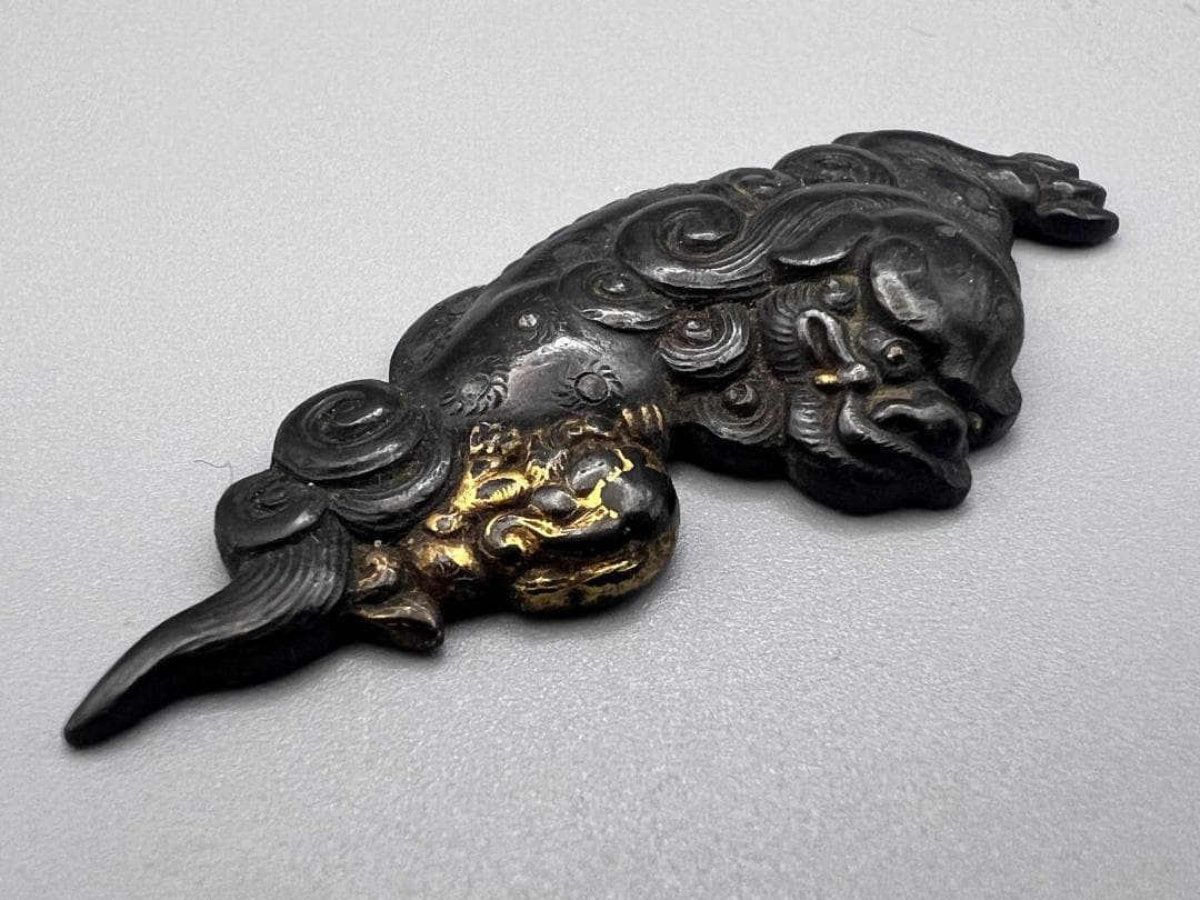 【海】江戸明治金工　獅子親子図　金目　手彫　金具　銅製鍍金　骨董品　箱付