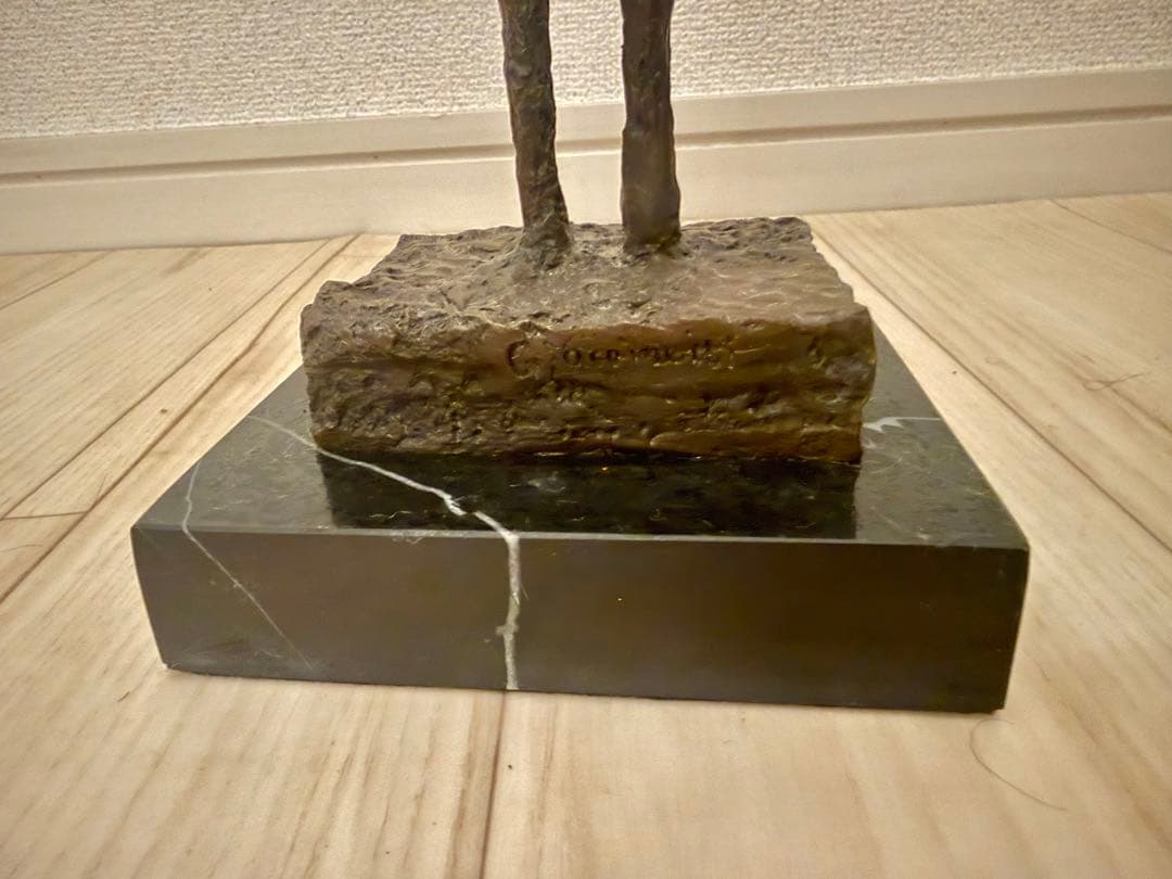 ジャコメッティ　ブロンズ像