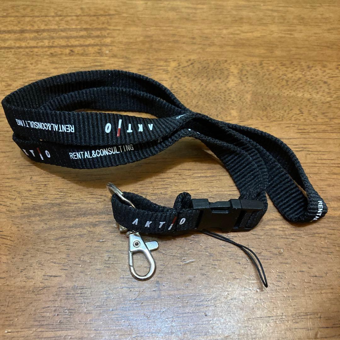 AKTIO 黒 ストラップ カラビナ付き 約70cm