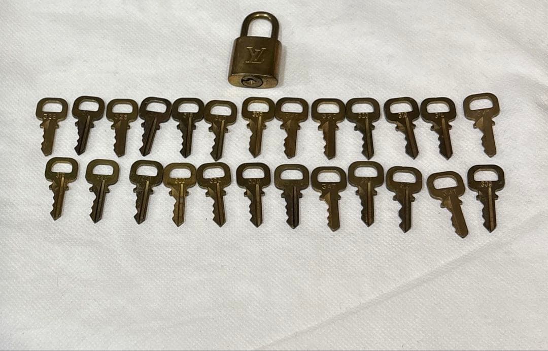 ルイ・ヴィトン　ゴールドのパドロック南京錠x鍵set USED