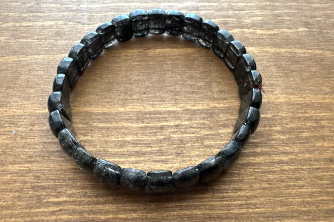 ブラックルチル バングル(ブレスレット)