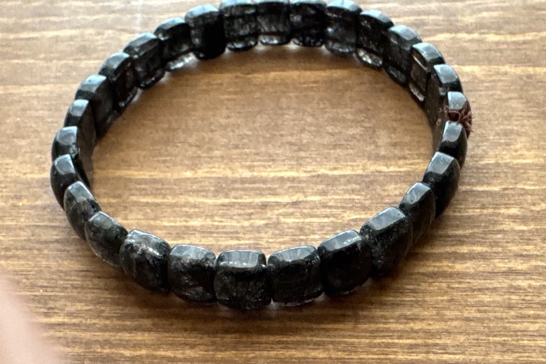 ブラックルチル バングル(ブレスレット)