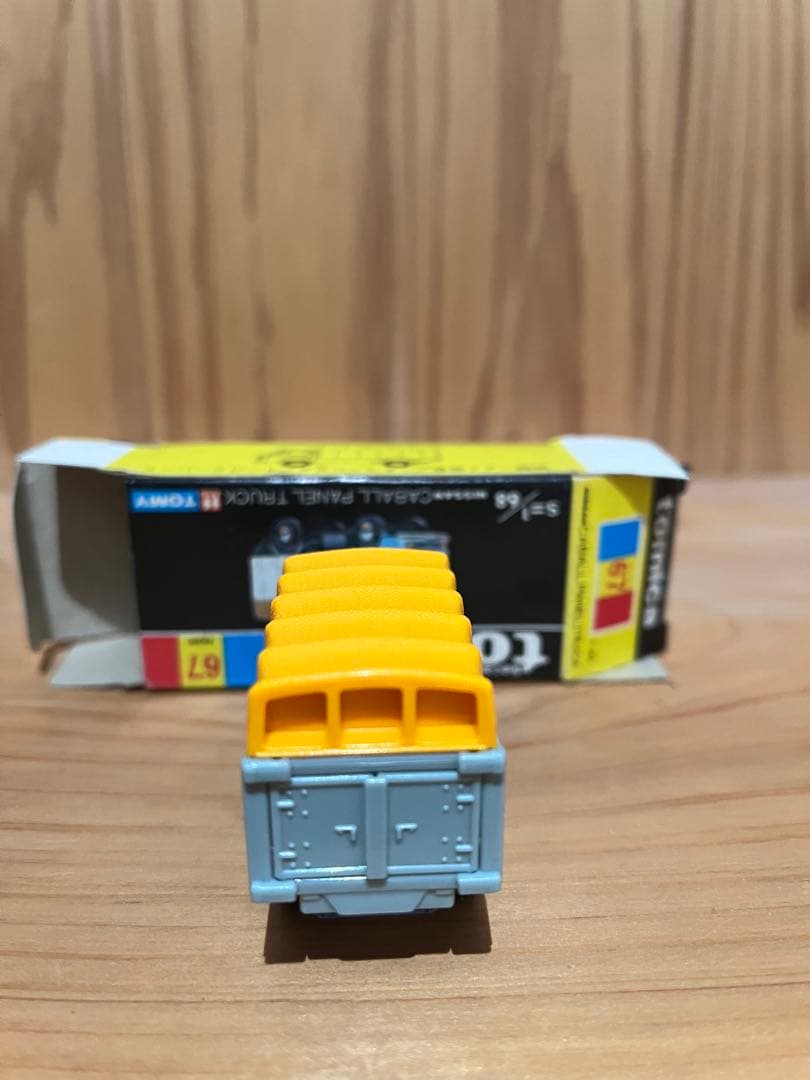 黒箱トミカ 67 ニッサンキャブオールパネルトラック