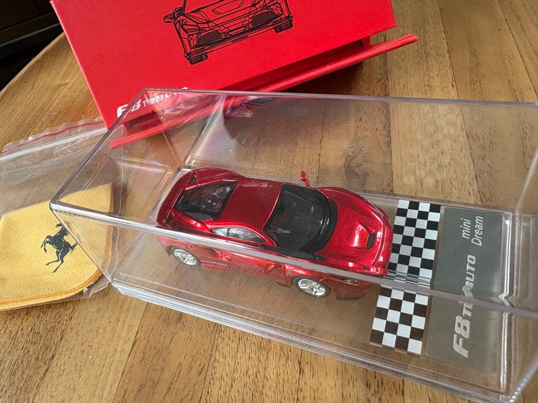 Ferrari F8 Tributo ミニカー 赤