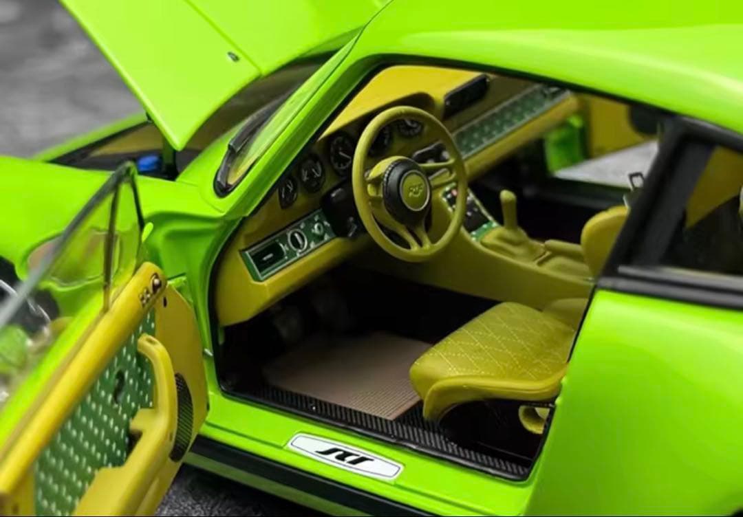 ポルシェ911風1\18スケールモデルミニカー ライムグリーン