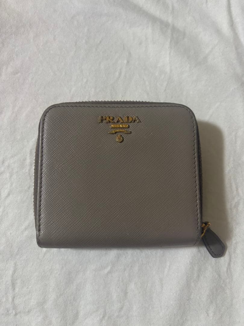 PRADA グレー 二つ折り財布 サフィアーノレザー