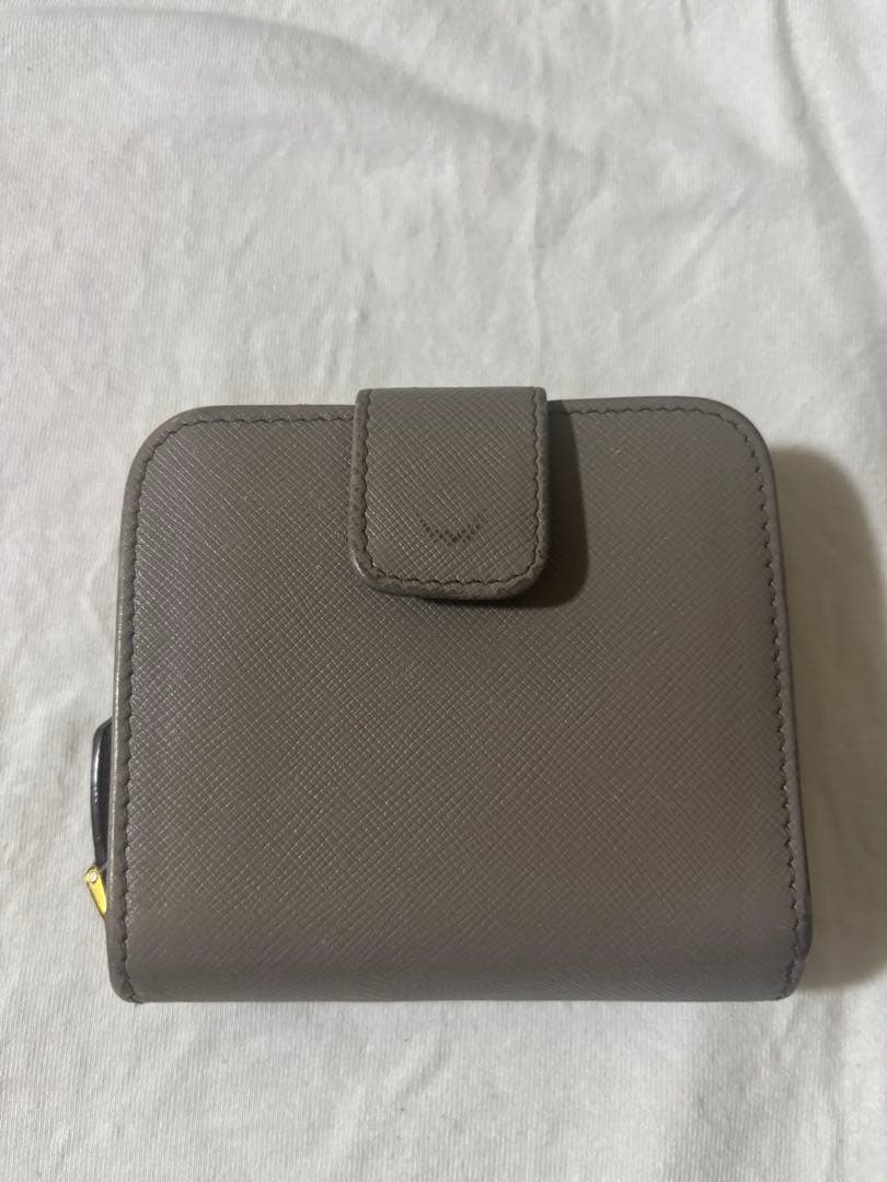 PRADA グレー 二つ折り財布 サフィアーノレザー