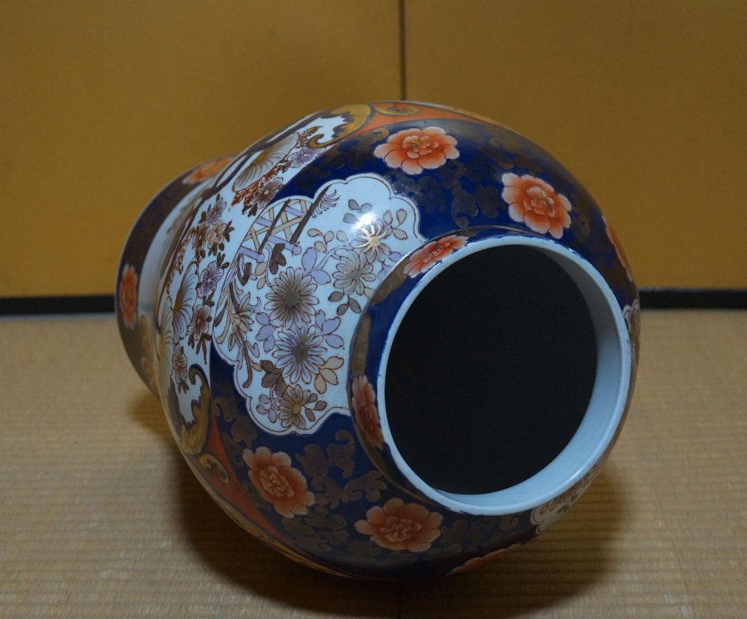 時代伊万里焼 金欄手様式手描き金彩色絵『獅子花唐草牡丹図』窓絵大型沈香壺 飾り壷