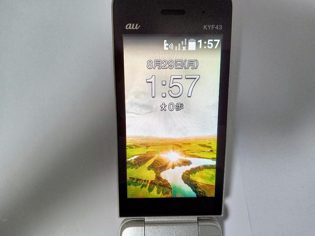 ☆ au かんたんケータイ ライト KYF43 シャンパンゴールド