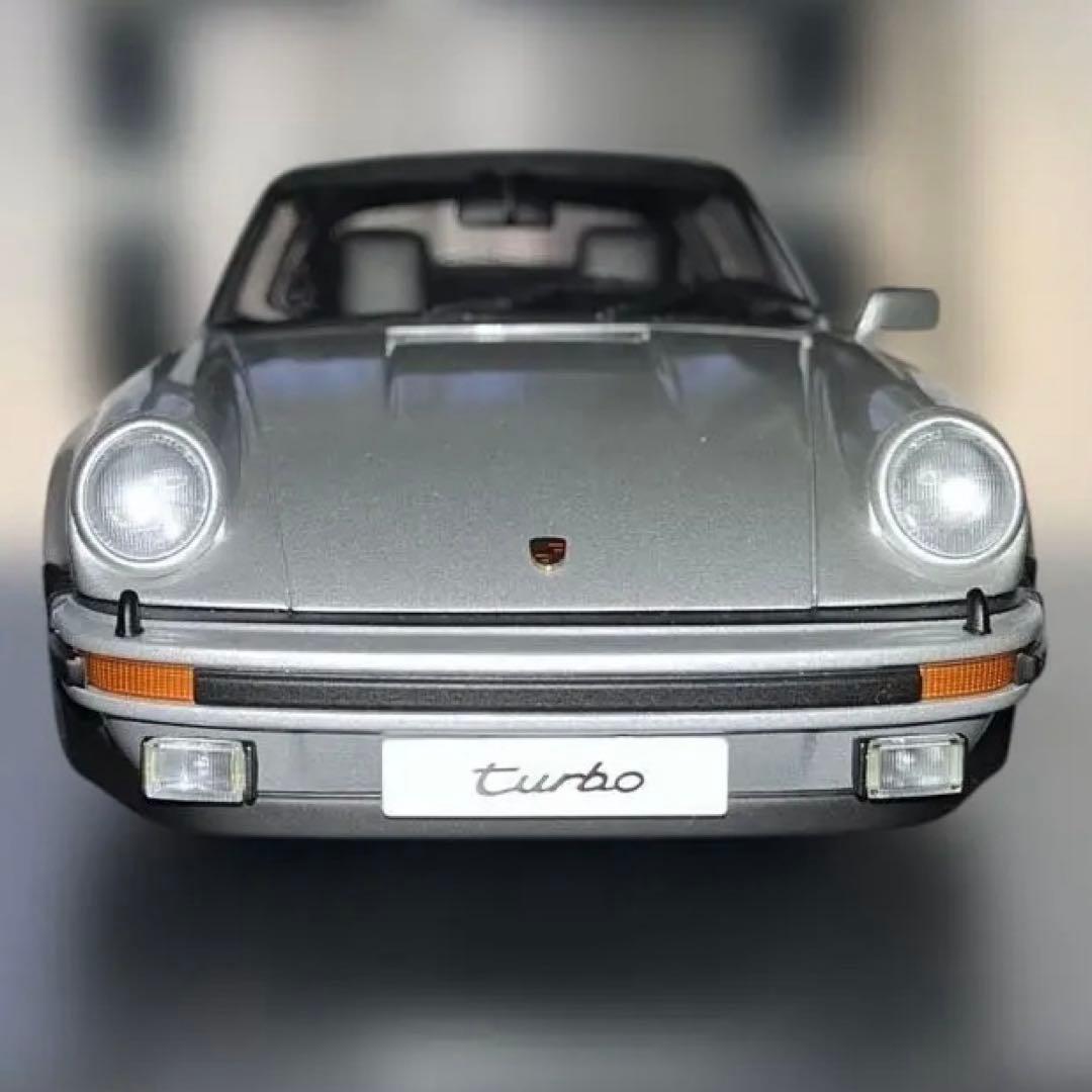 オートアート1/18 ポルシェ911（930）ターボ3.0シルバー