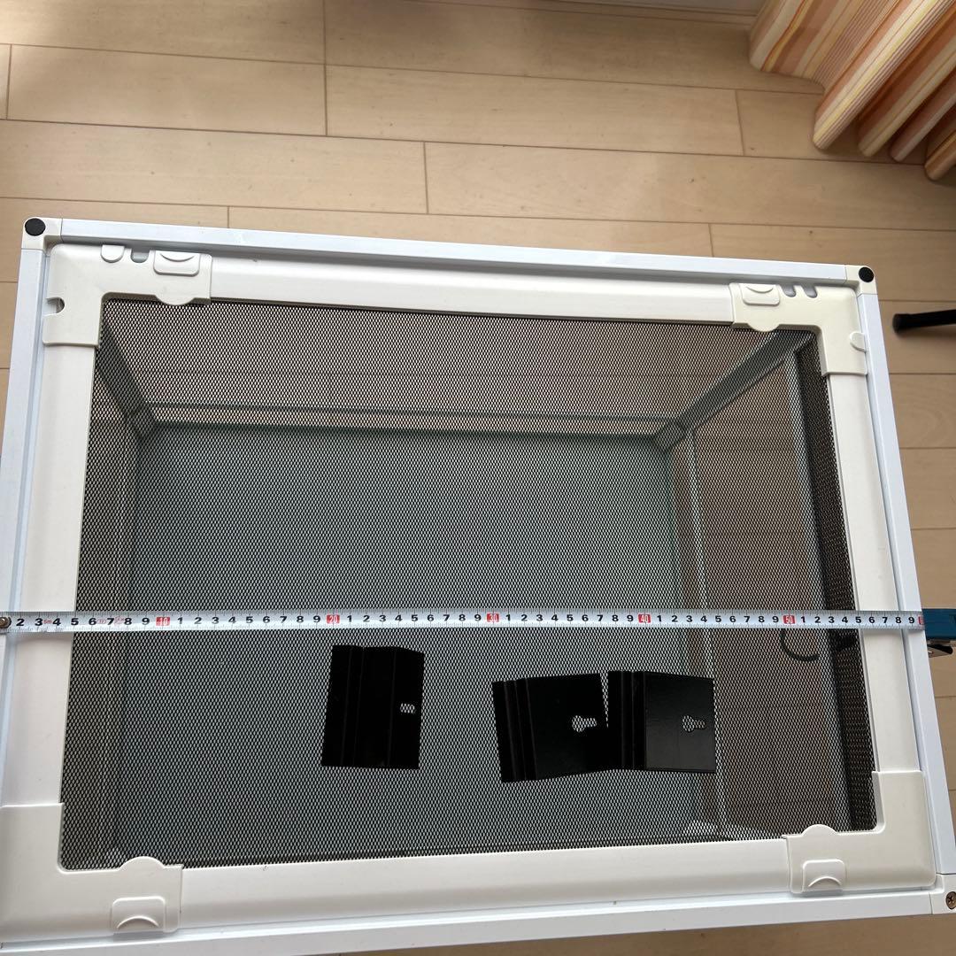 爬虫類飼育ケージ　ガラス製の飼育ケージ、メッシュ蓋付き　流木のおまけ付き❗️